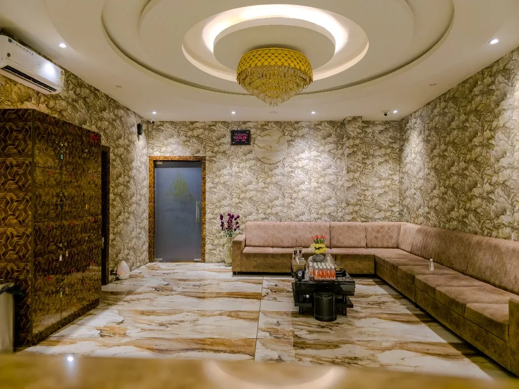 Couple Massage room with private Jacuzzi for two
